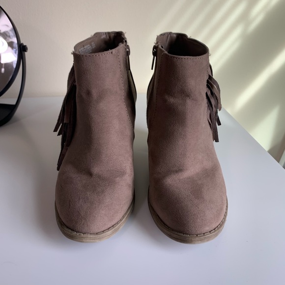 Boots - Picture 3 of 6